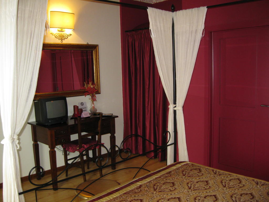 Giannetti Bed & Breakfast Poggio alle Mura Værelse billede